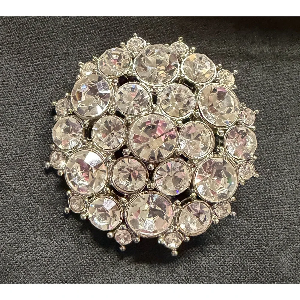 Monet Rhinestone‎ Brooch Womens OS Silver Clear Crystal Round Vintage